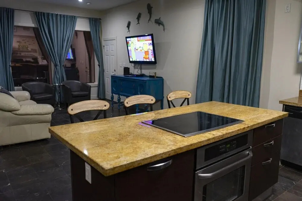 Private Pool 2 Story 1 Block to Beach 3 Bedroom Home by Redawning