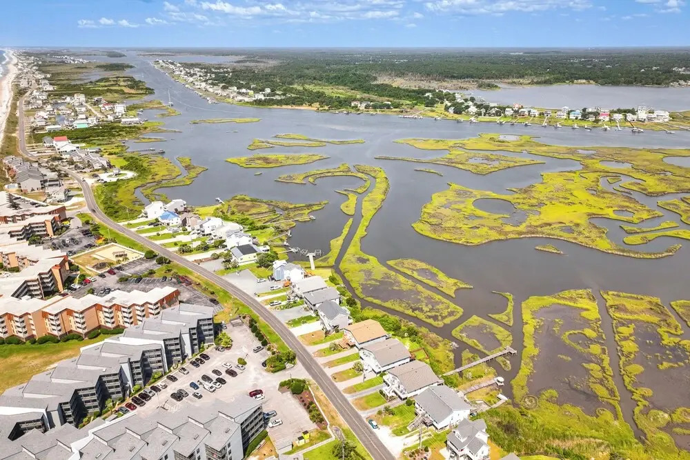 North Topsail Beach Townhome: Walk to the Beach!