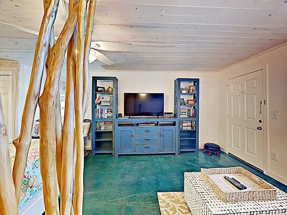 115 Sea Breeze Salty Sea Suite - One Bedroom Condo