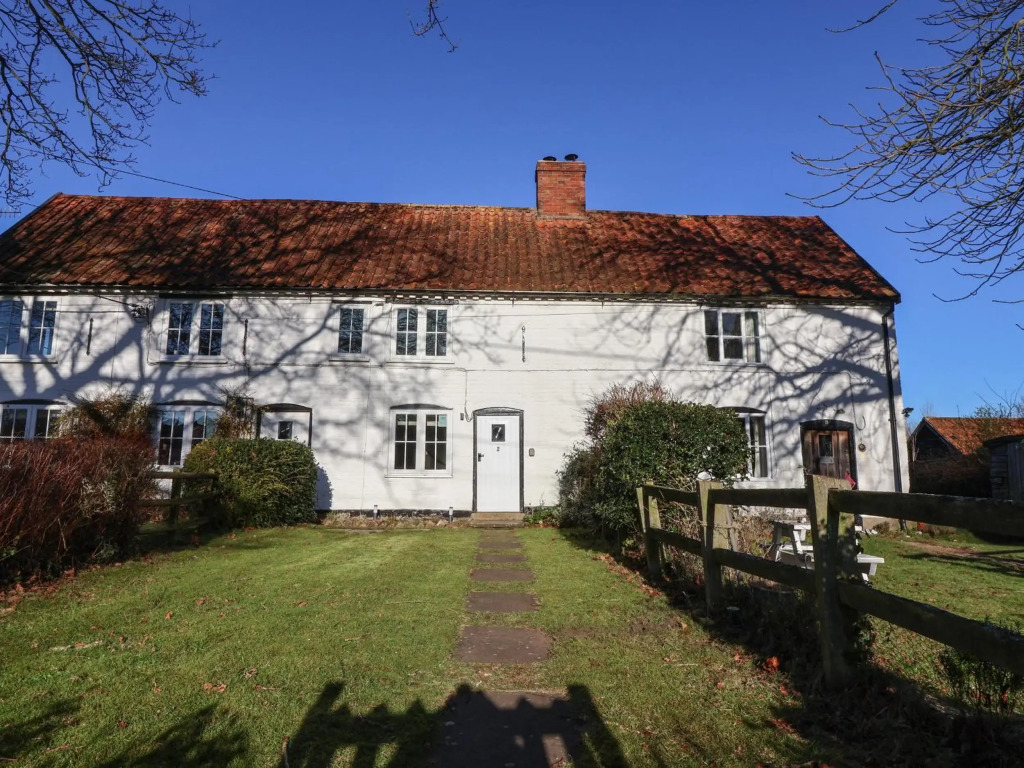 2 Greensleeves, Benhall