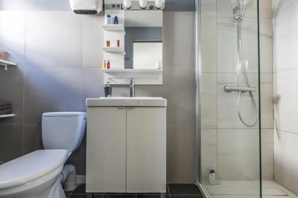 Cute Affordable 1-Br Minutes From Cannes Center