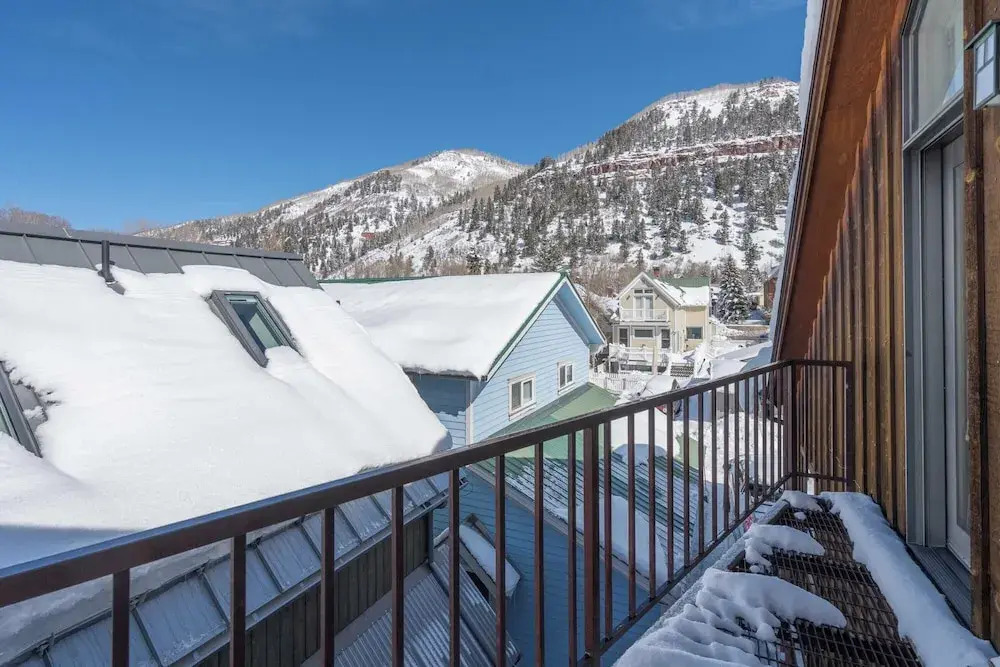 Hruza Hideout by Avantstay Walkable Location + Free Ski Shuttle, Mountain View