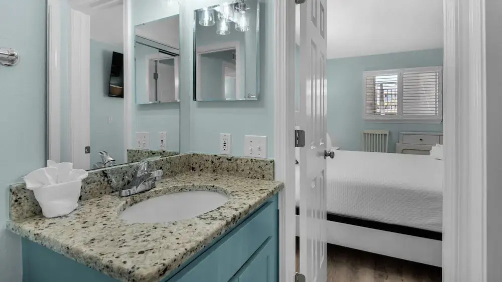 Crystal Sands 112b: Beachfront Condo With Front-row Gulf Views