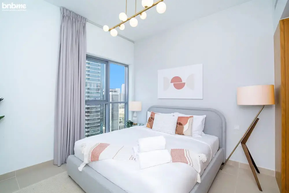 1B-Bellevue Tower 2-1902 by bnbme homes