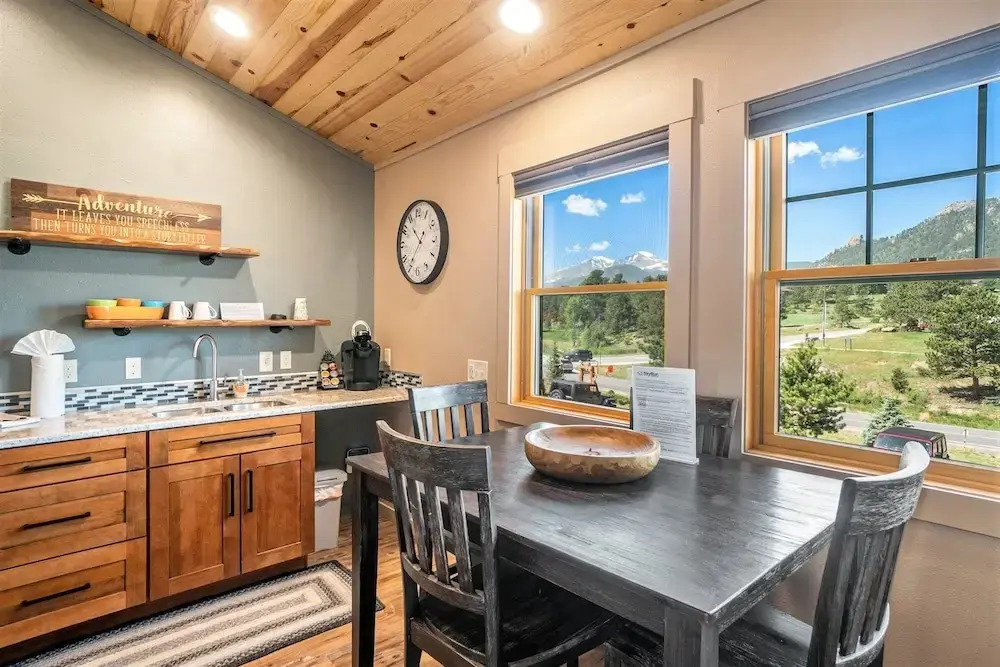 Solitude Longs Peak Suite 201 - Estes Park 1 Bedroom Studio by RedAwning