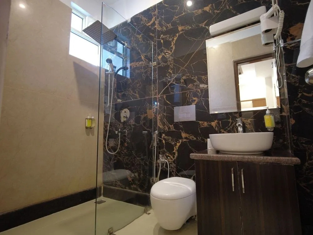 OYO 9711 Hotel Marc Blu