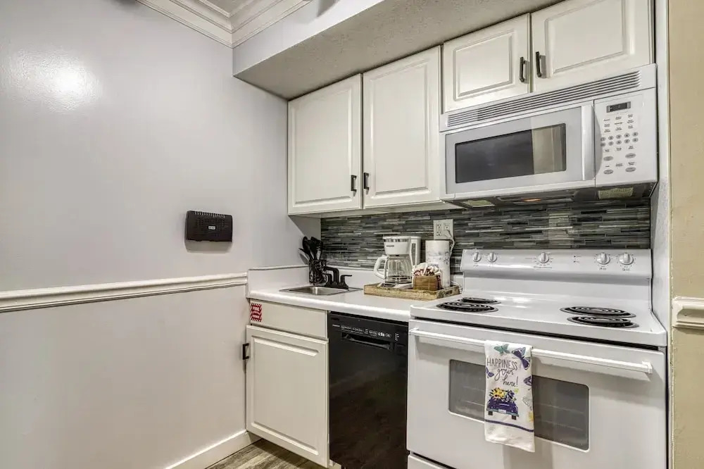 Modern Style 2 Bed Condo Pool in Gatlinburg