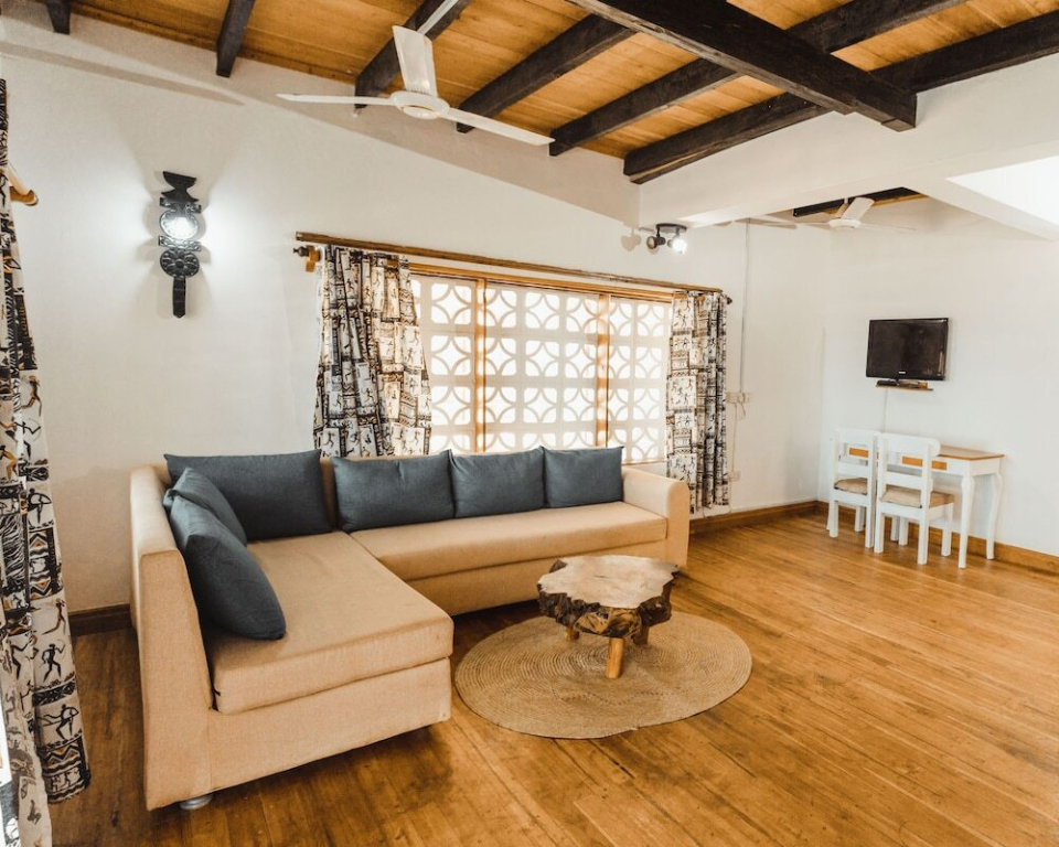Bahari Beach Hostel