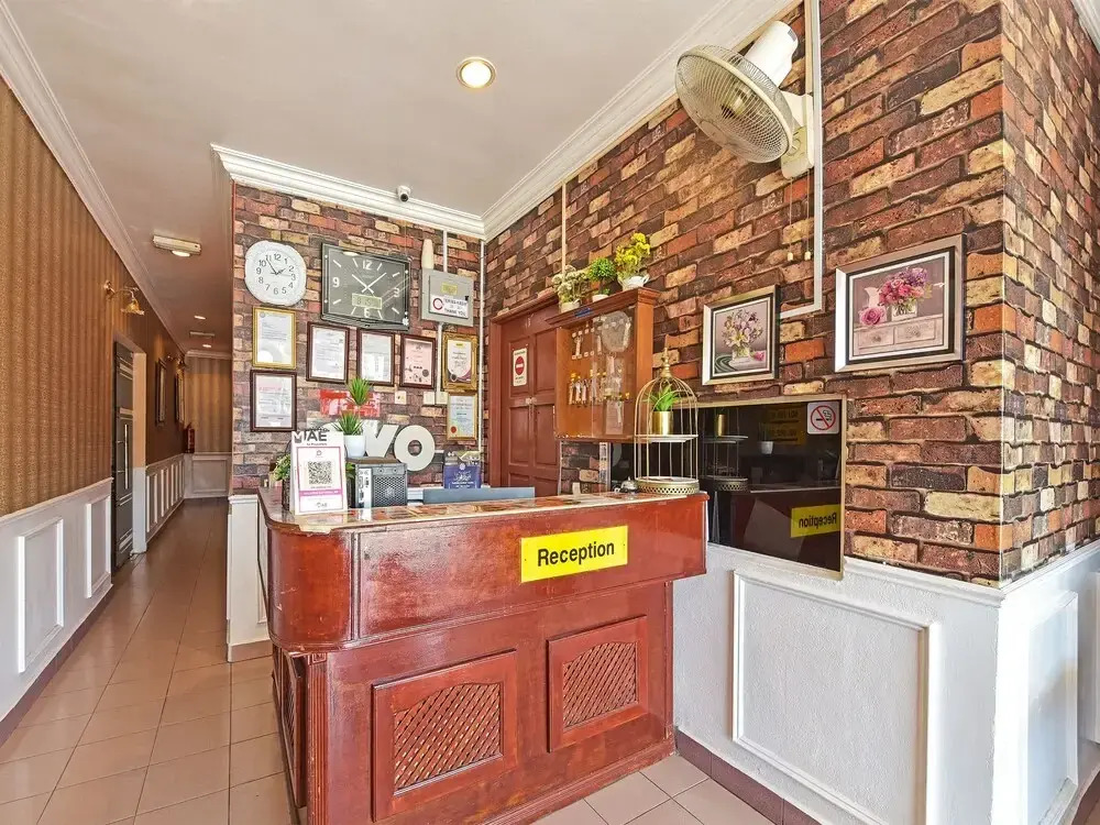 OYO 89498 Sri Seroja Inn Budget Hotel