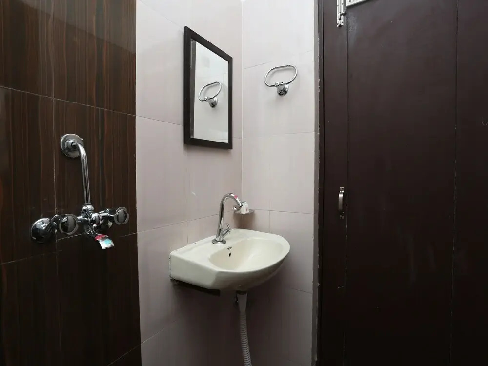 Hotel Hira By OYO Rooms