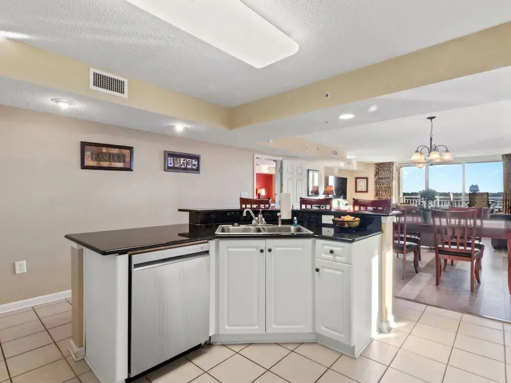 Yacht Club S #1-1005 3 Bedroom Condo by RedAwning