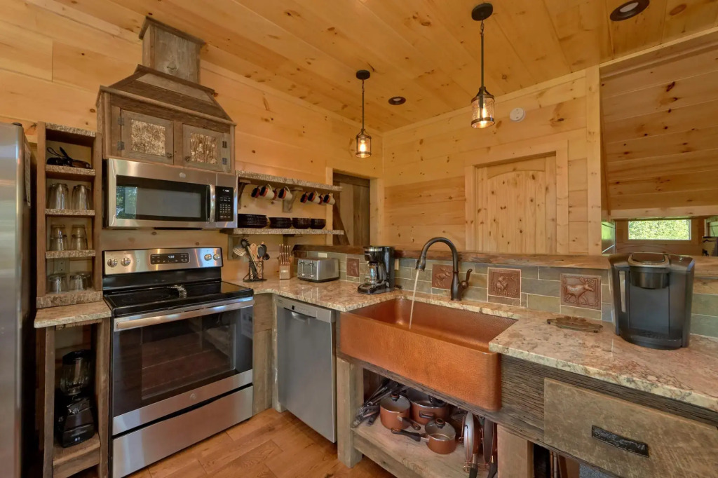 Copper Creek Lodge in Gatlinburg