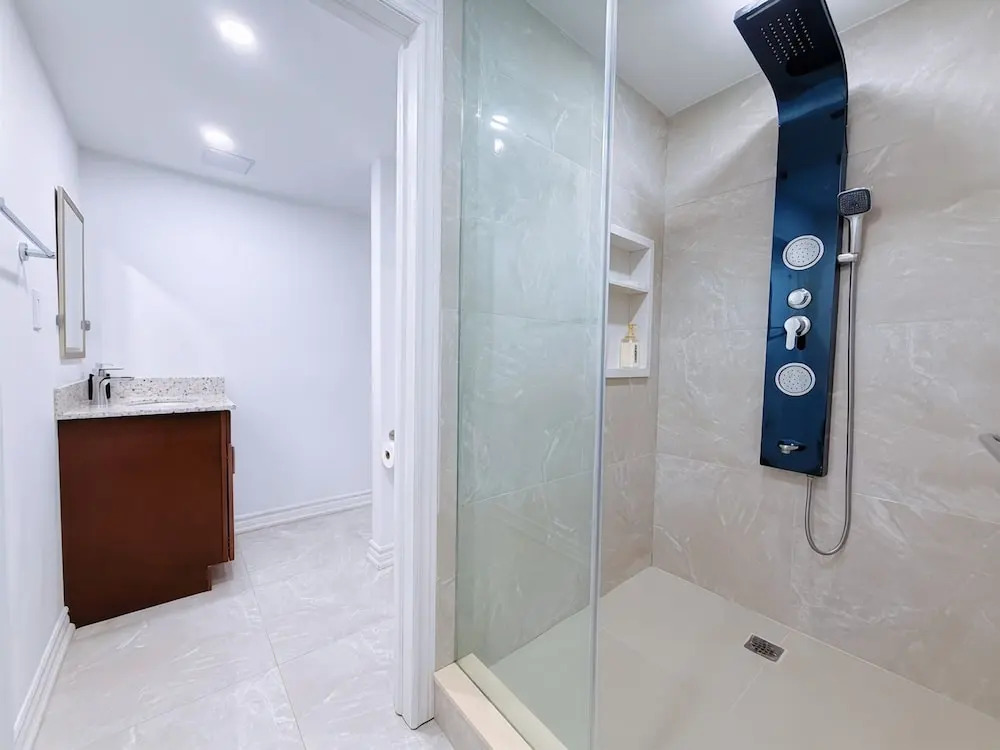 Cozy Rooms in Bright Walkout Suite - Newly Renovated in 2026