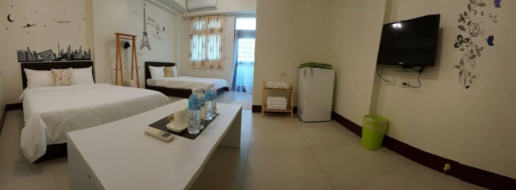 Small Wide Home