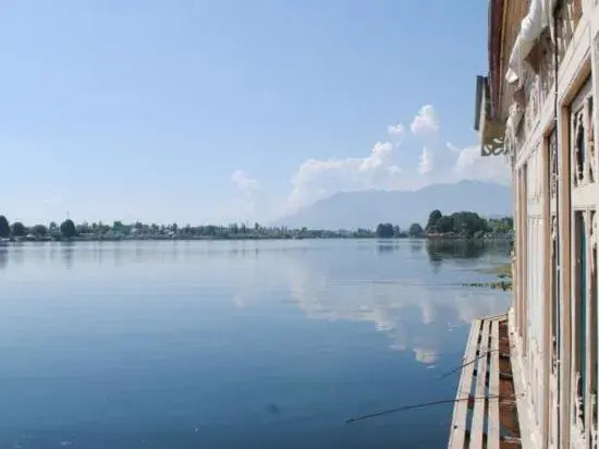 Heaven Breeze Group of Houseboats
