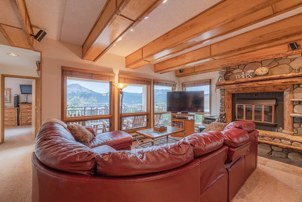 3br Sleeps 9! Walk To Slopes & Mountain View 3 Bedroom Condo - No Cleaning Fee! by Redawning