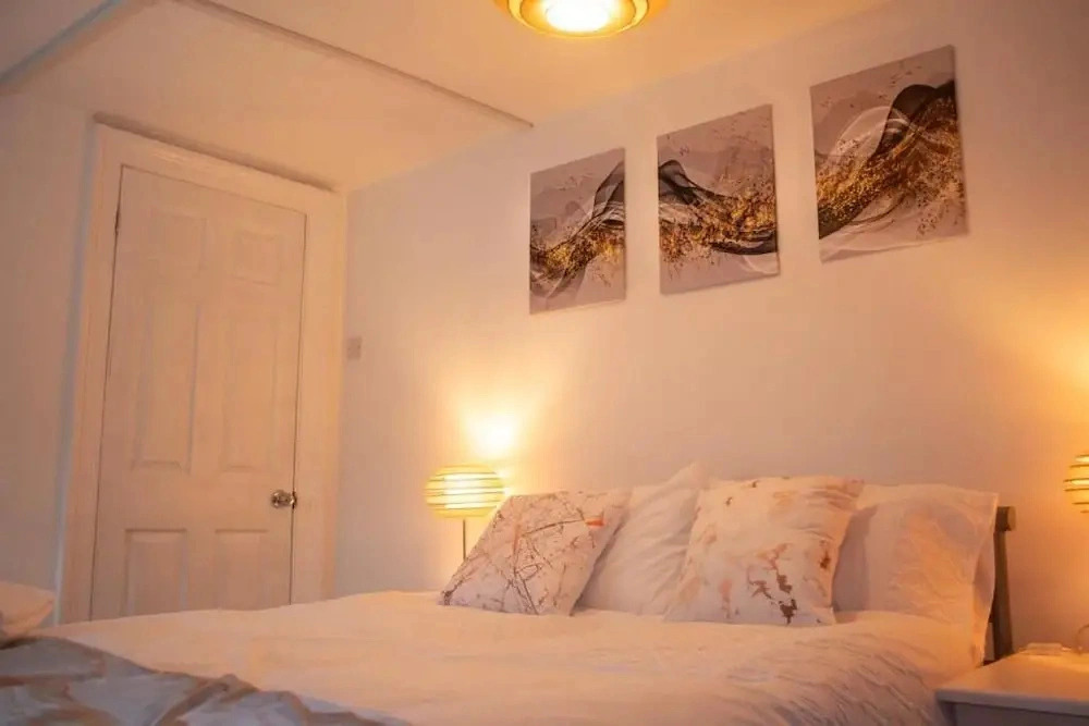 Private Parking, Urban Comfort & City Haven