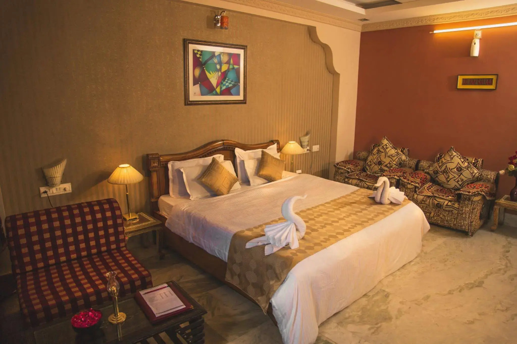 Hotel Meenakshi Udaipur - Family Preffered Hotel