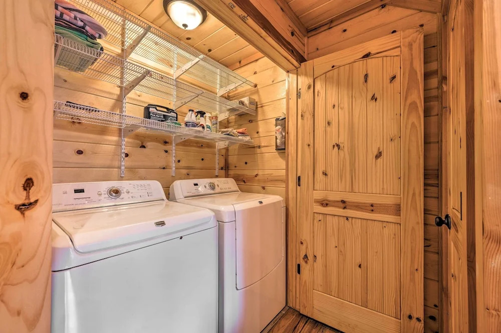 Hot Tub: 'little Bear's Pond' Broken Bow Cabin
