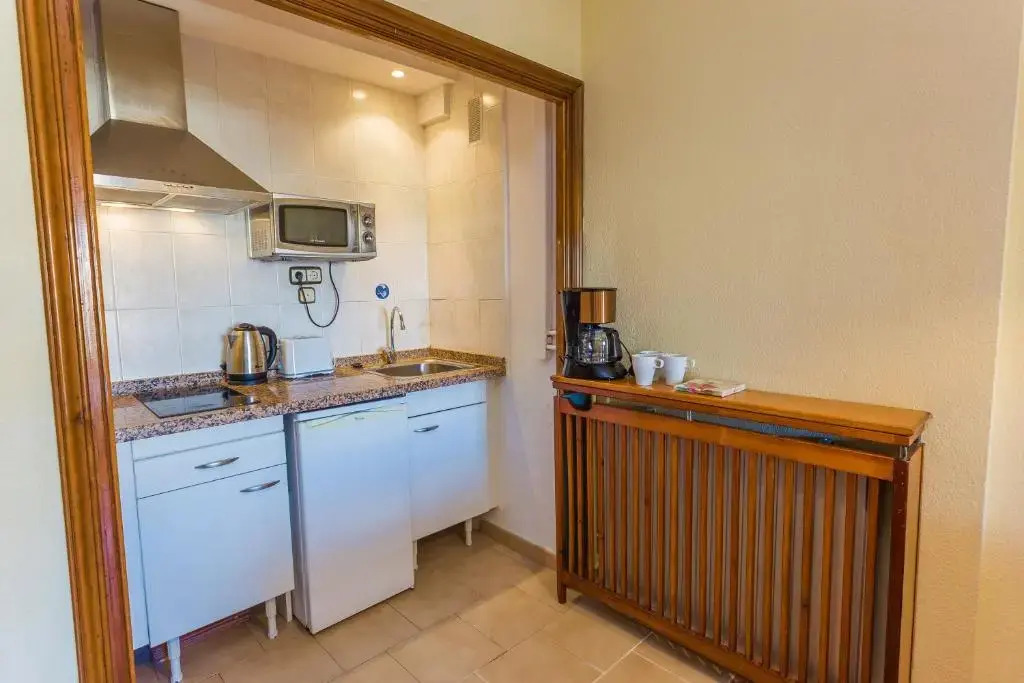 ☆Beachfront 1br Ronda 4 - Ac/Wifi/Pool