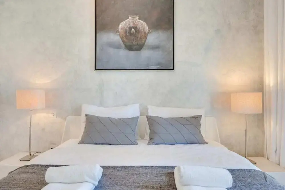 Designer Apartment Beautiful Waterfront View