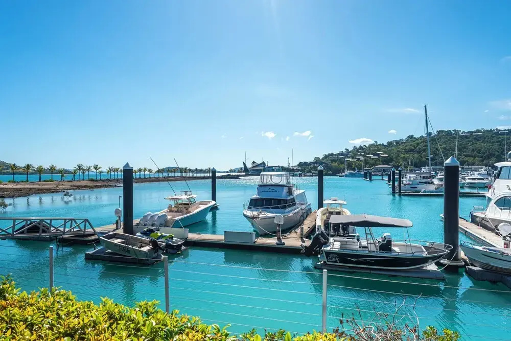 Pavillion 17 - Waterfront Spacious 4 Bedroom With Own Inground Pool And Golf Buggy