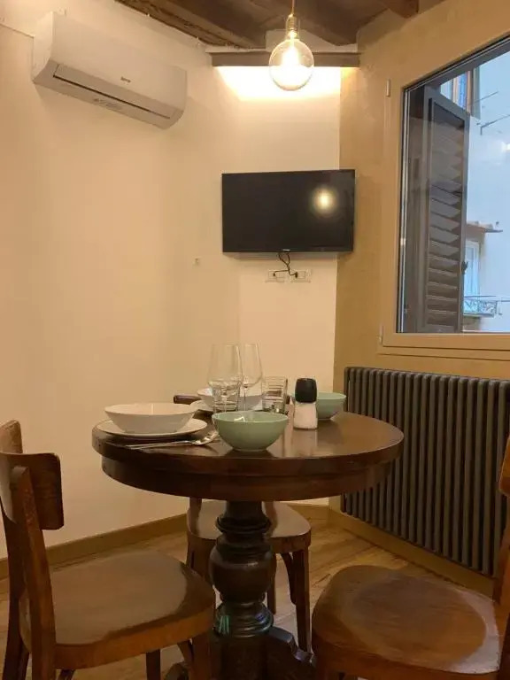 AI MAGAZZINI DEI MEDICI (casa con balcone)