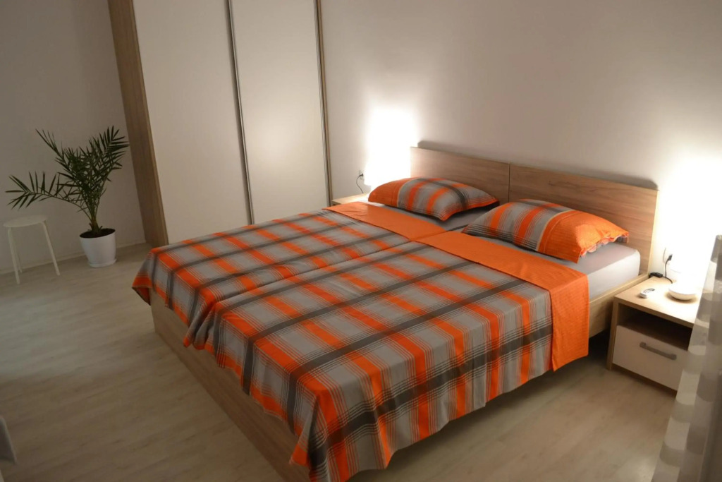 Lazarus Apartment