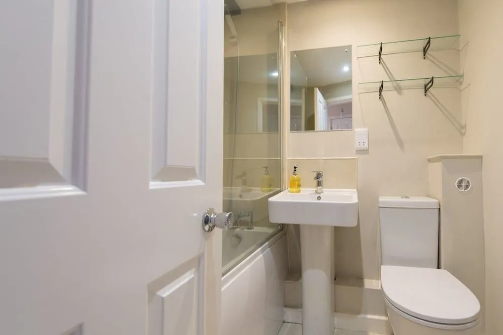 Central Apartment Facing Windsor Castle