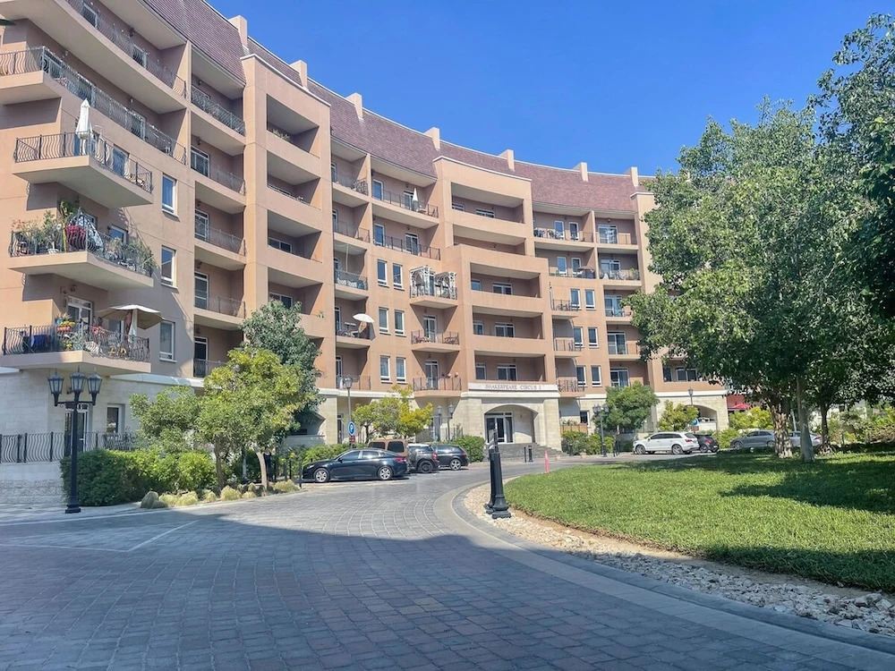 Cozy 1-bedroom Apartment for 5 in Motor City