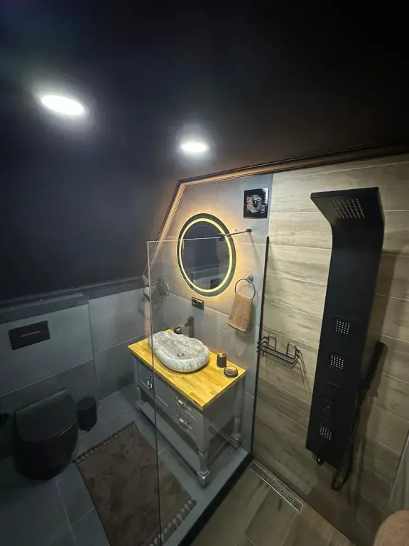 Eloi Suit Bungalov