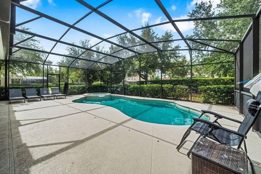 Spacious Home w/ Private Pool/spa! Sleeps 21
