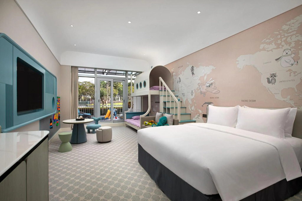 Yuehua Hotel Xiamen Seaside Hotel corridor leads to the stone exhibition hall