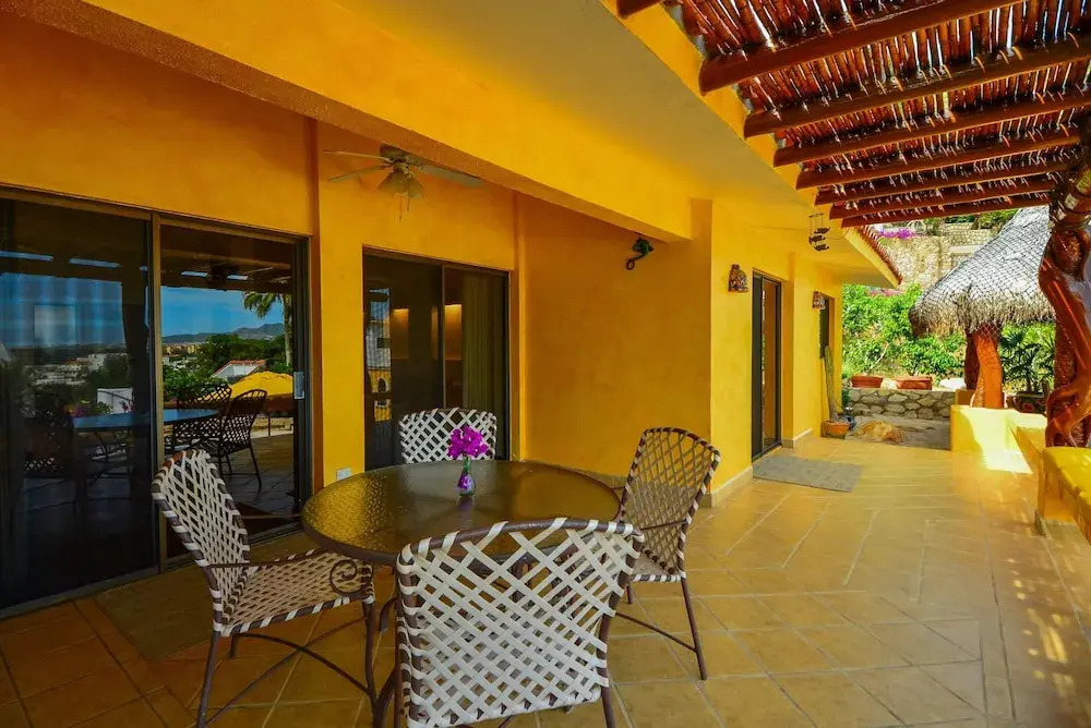 Walk to Cabo Marina & Downtown: Villa Mira Flores