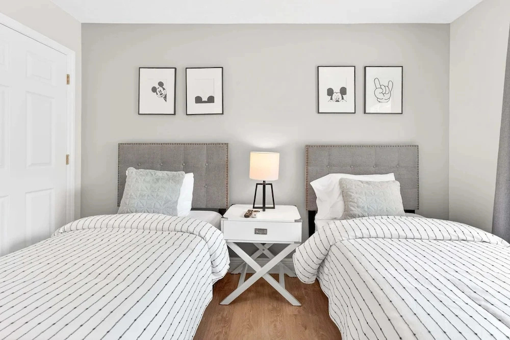 Cozy 3BR Townhome 5 Miles From Disney