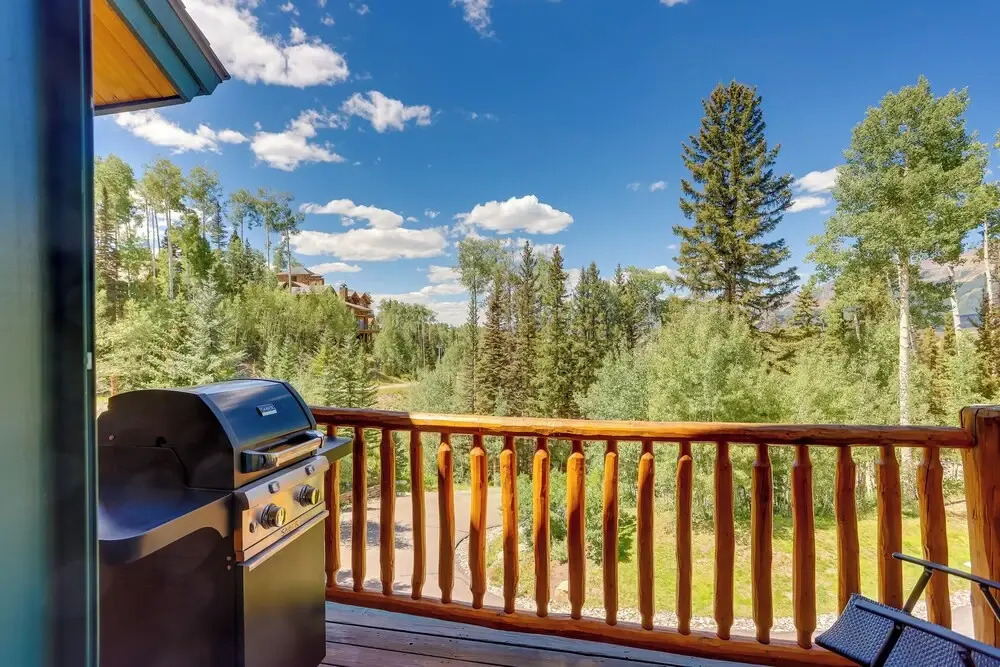 Ski-In/Ski-Out Mountain Village Condo w/ Hot Tub
