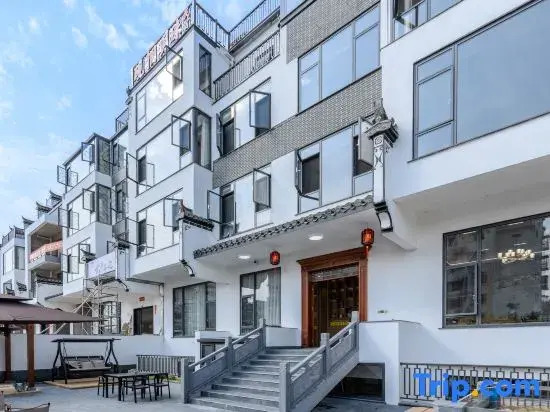Inkstone Embraces the Pearl Homestay