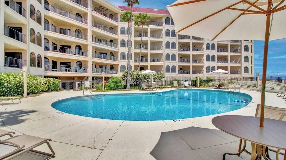 417 Seascape by Avantstay Beachfront Condo w/ Communal Pool Access