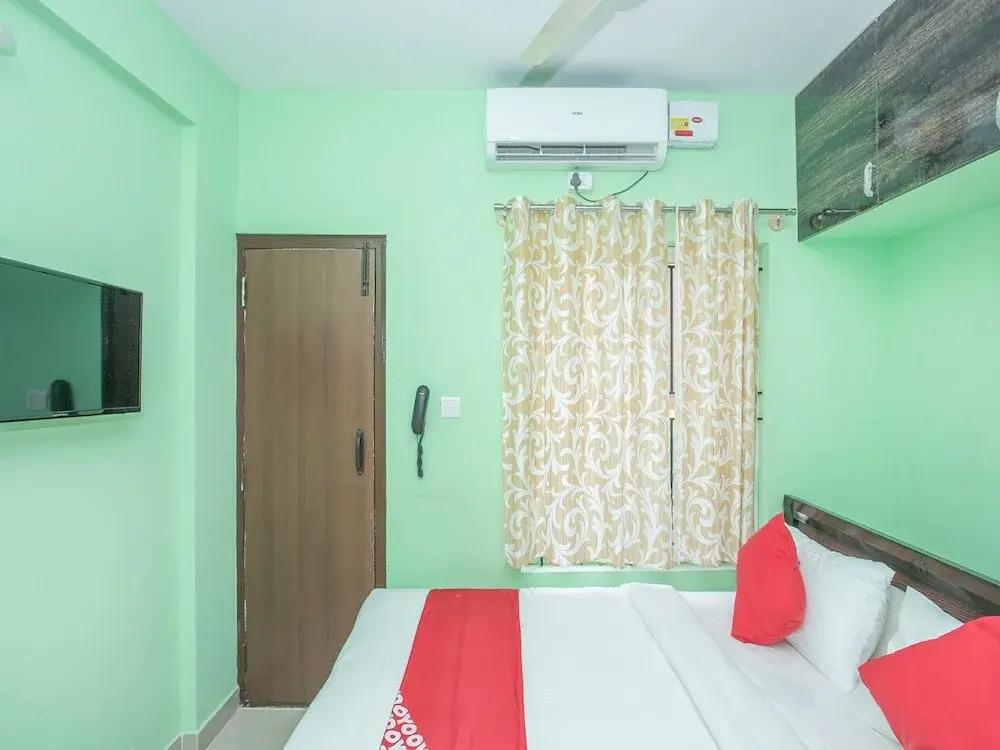 OYO 13861 Green leaf International Comforts