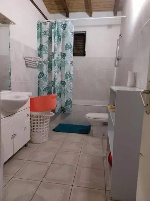 La Petite Maison, Spacieuse, Avec Jardin / Parking