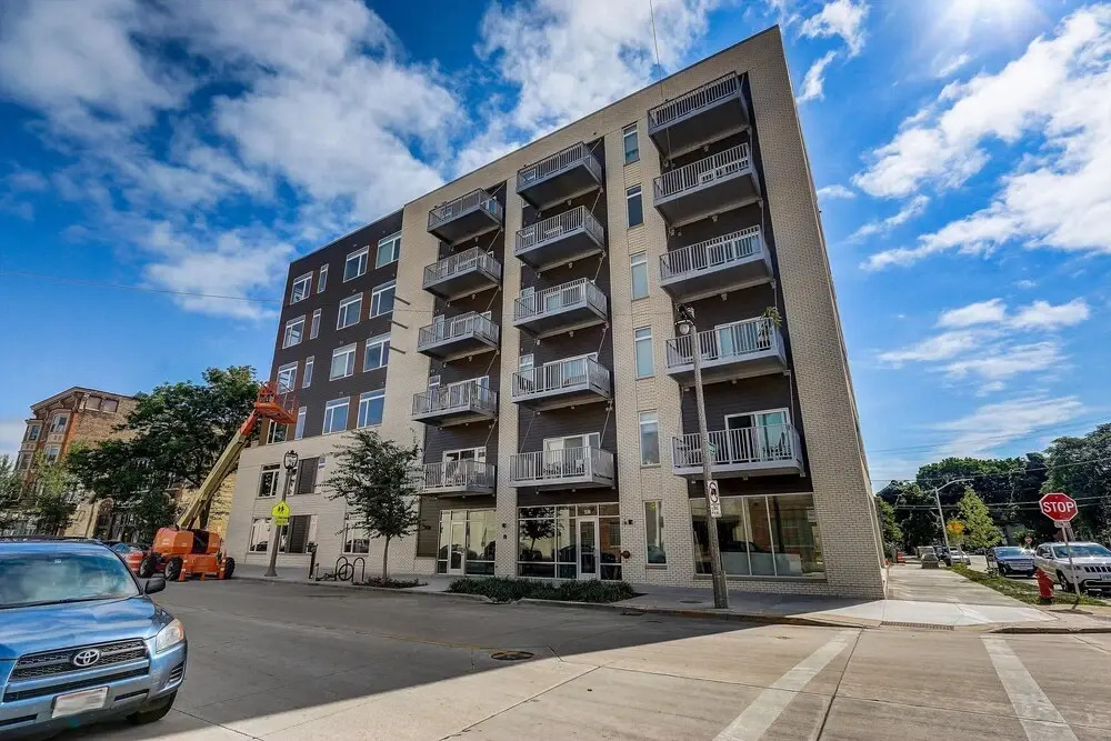 Frontdesk 2 BR Apt Near American Family Field