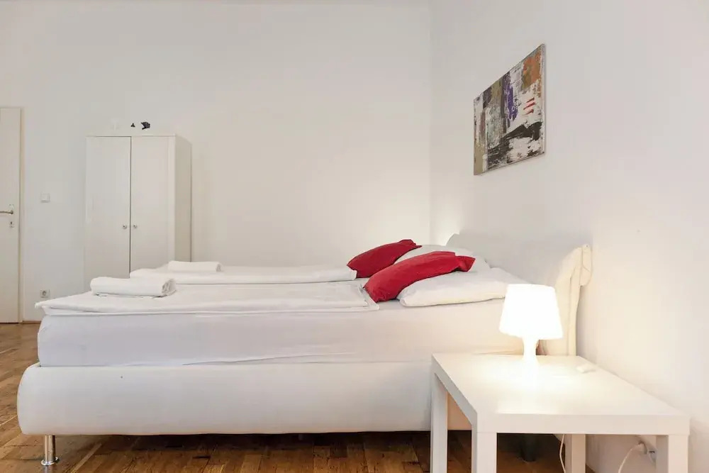 Welcoming 3BR Apt Steps From Belvedere
