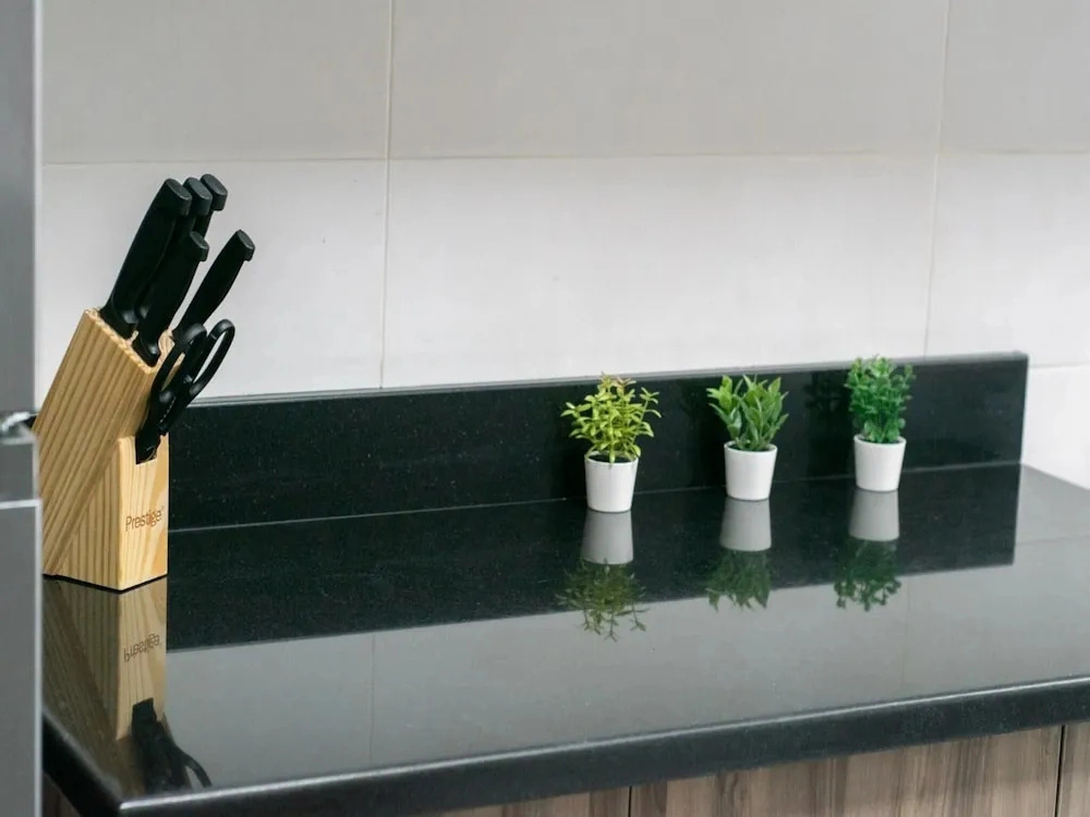 Luxe Apartments Near Dubai Mall, Burj Khalifa - Pool, Gym, & Parking