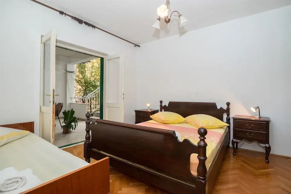 Apartments and Room Nevenka