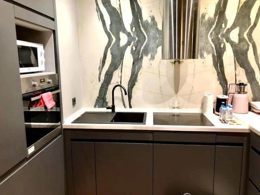 Luxury apartment- Pool, Parking & Gym in Beyoglu