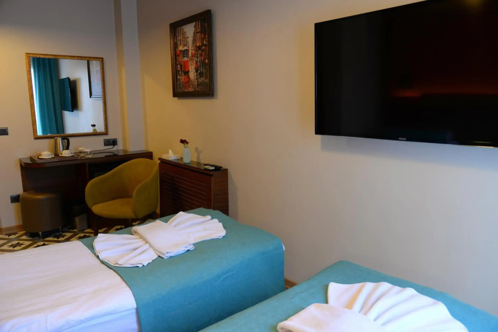 Retropera Hotel