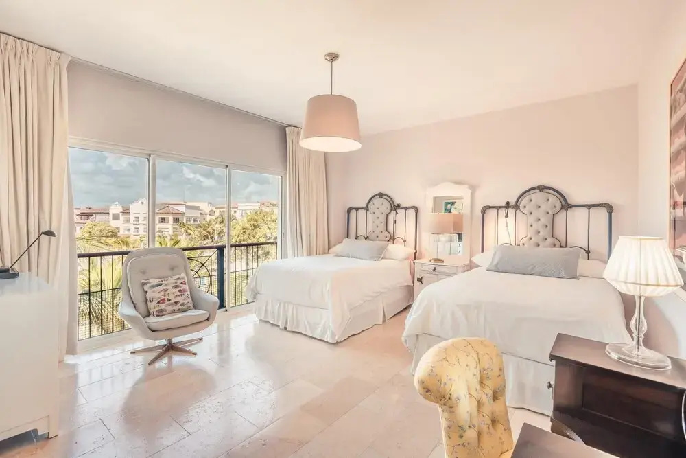 Relax at This Majestic Beachfront Apt at Aquamarina
