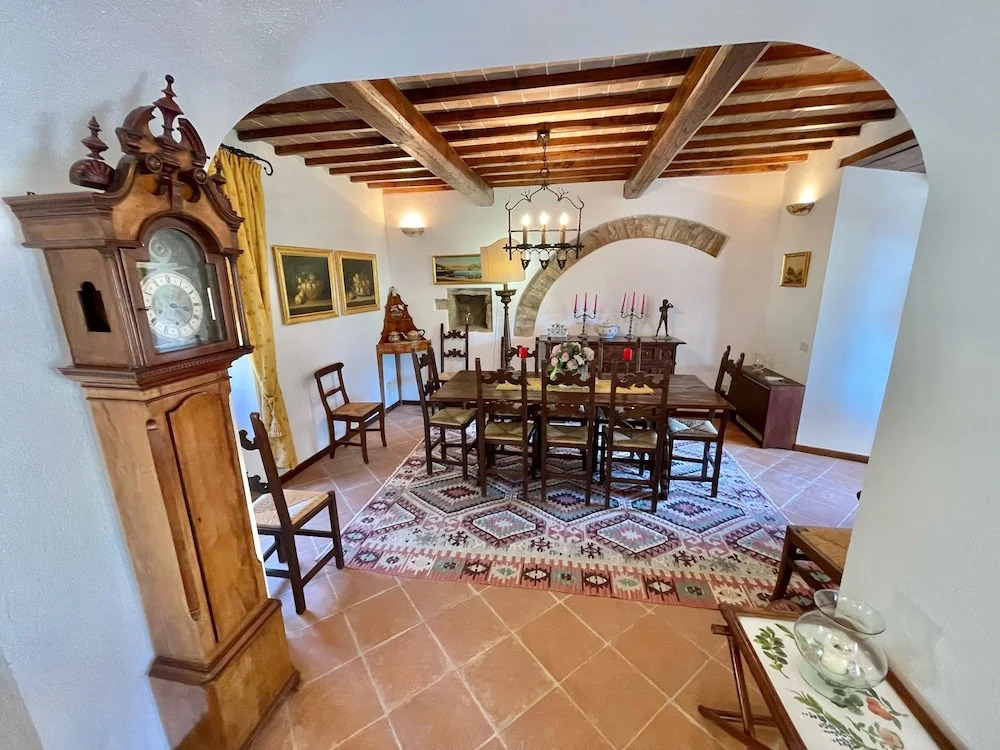 Luxurious Umbrian Retreat for 10 With Private Terrace and Pool