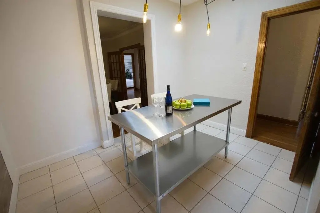 MTLVacationrentals-The MTLVR Kisses