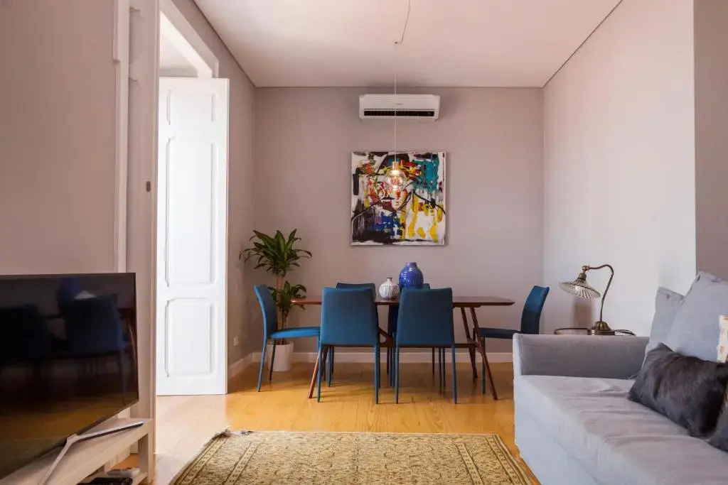 Breath-Taking River & City View Stunning 3 Bedrooms & 3 Bathrooms With AC Alfama Castle district 1st Floor Apartment